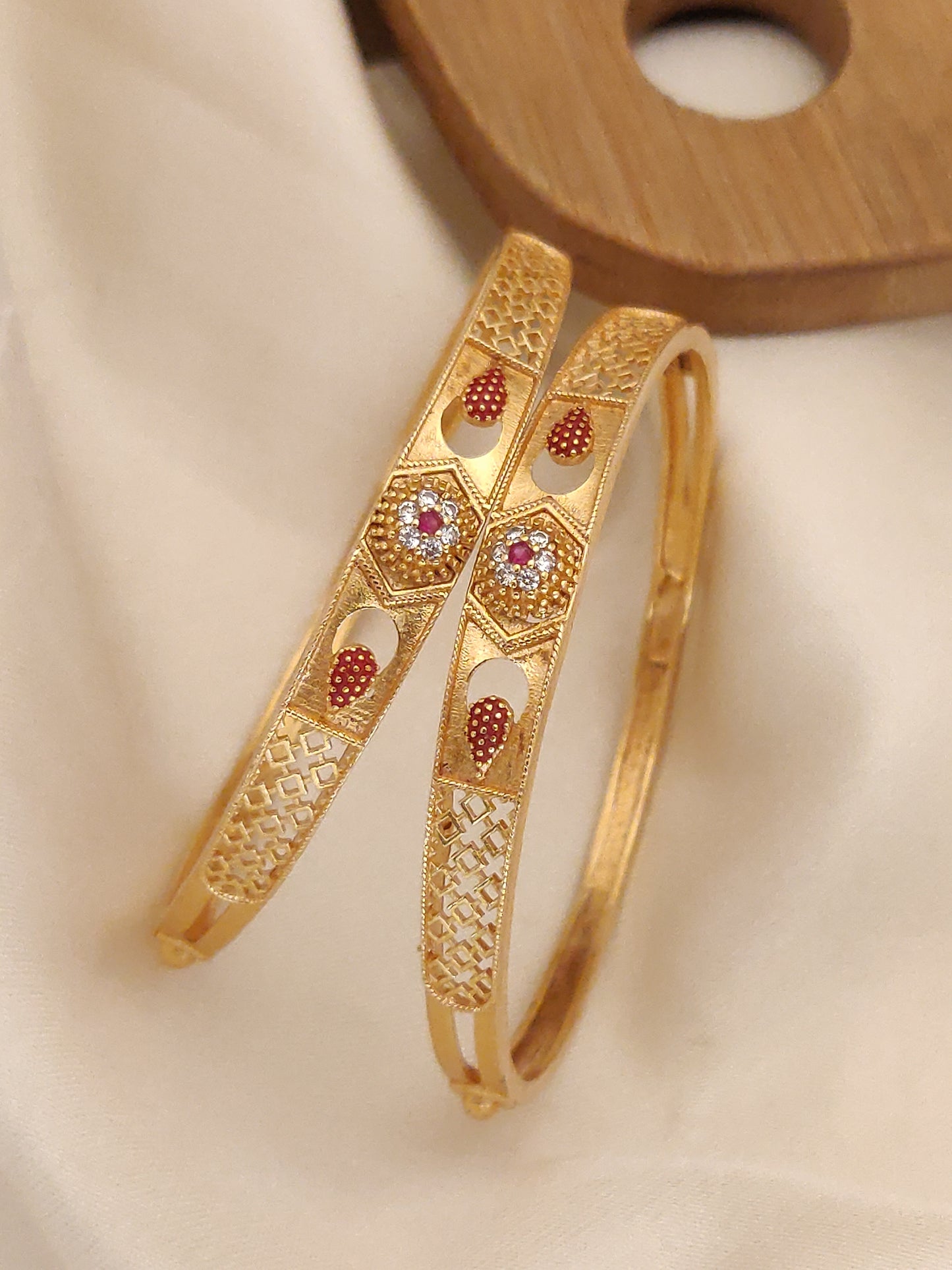 Flovars with Red and White Color Daimond Bangles