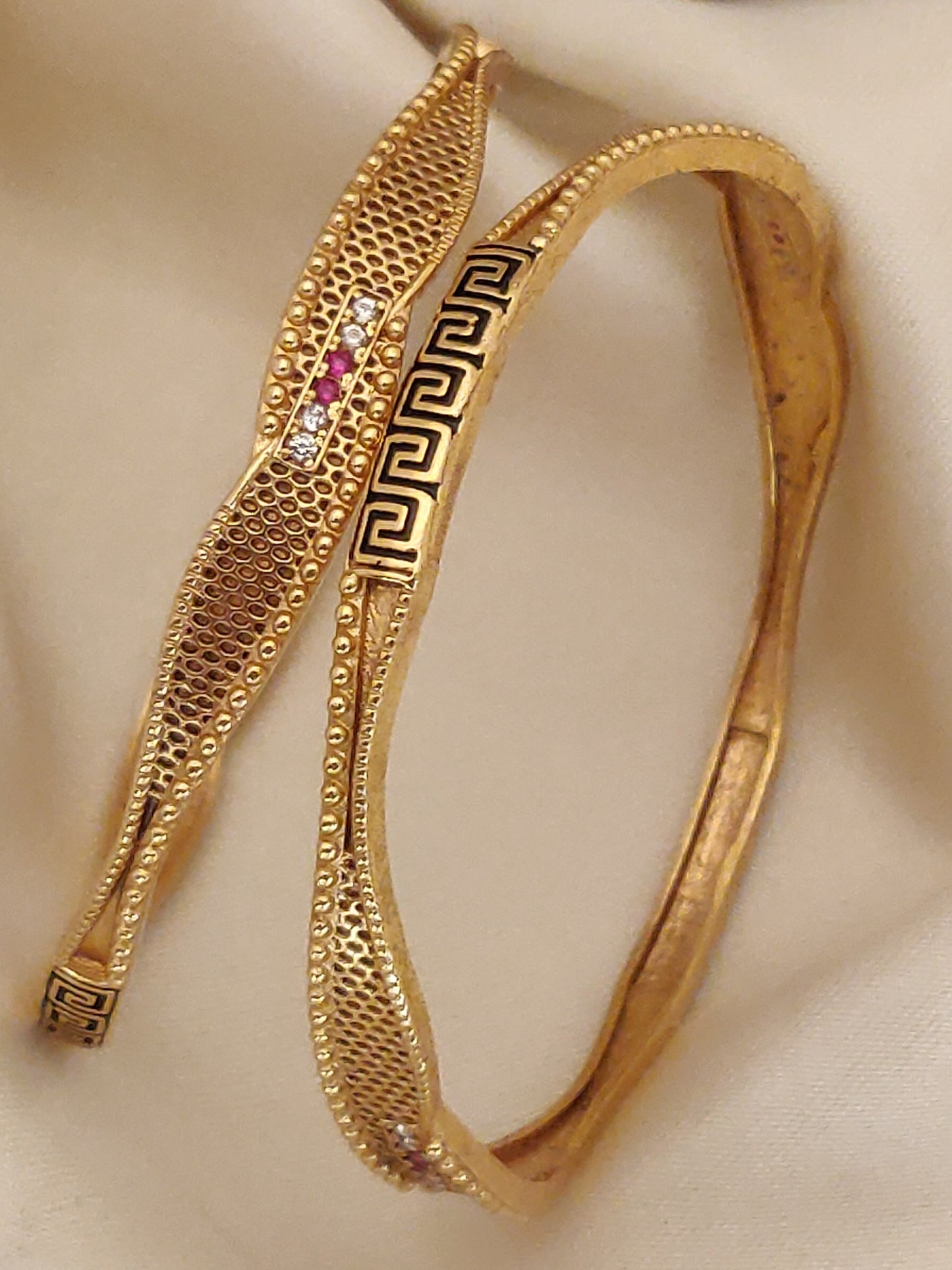 Fancy Bangle with Round Work